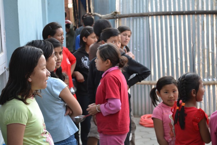 Groupe de personne au centre Sagarmatha